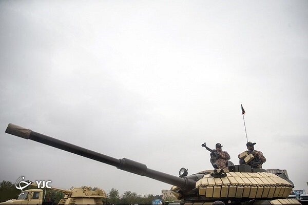 قدرت‌نمایی کابوس داعش در رژه ارتش!/ عکس