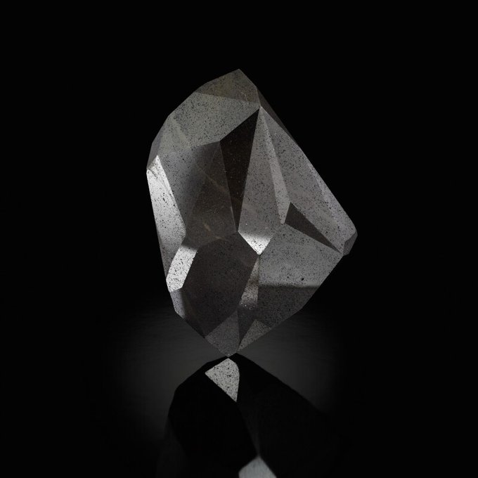 شهاب‌سنگی که بزرگ‌ترین الماس سیاه جهان را به زمین هدیه داد!/ عکس