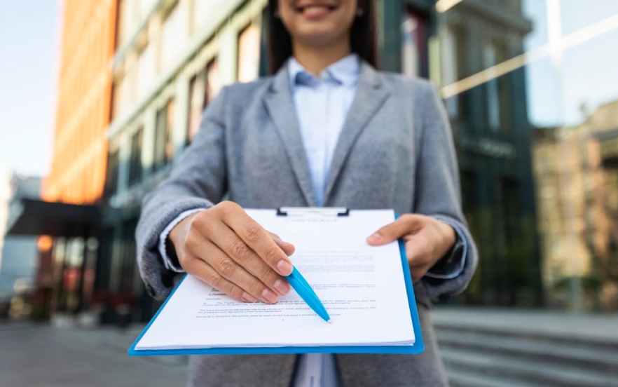 مدارک مورد نیاز برای ثبت شرکت در دبی: چک لیست کامل و دقیق