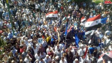 مردم سوریه در اعتراض به تحریم‌های اقتصادی آمریکا به خیابان‌ها آمدند