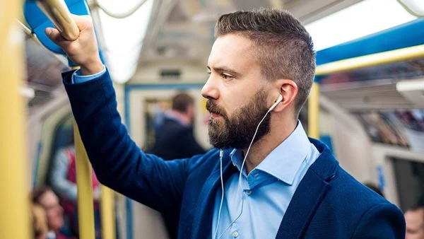 8 بهترین پادکست برای یادگیری زبان انگلیسی برای هر سطحی