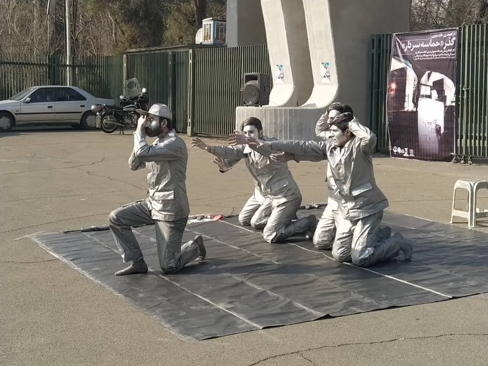 اجرای تئاتر خیابانی در موزه ملی انقلاب اسلامی و دفاع مقدس