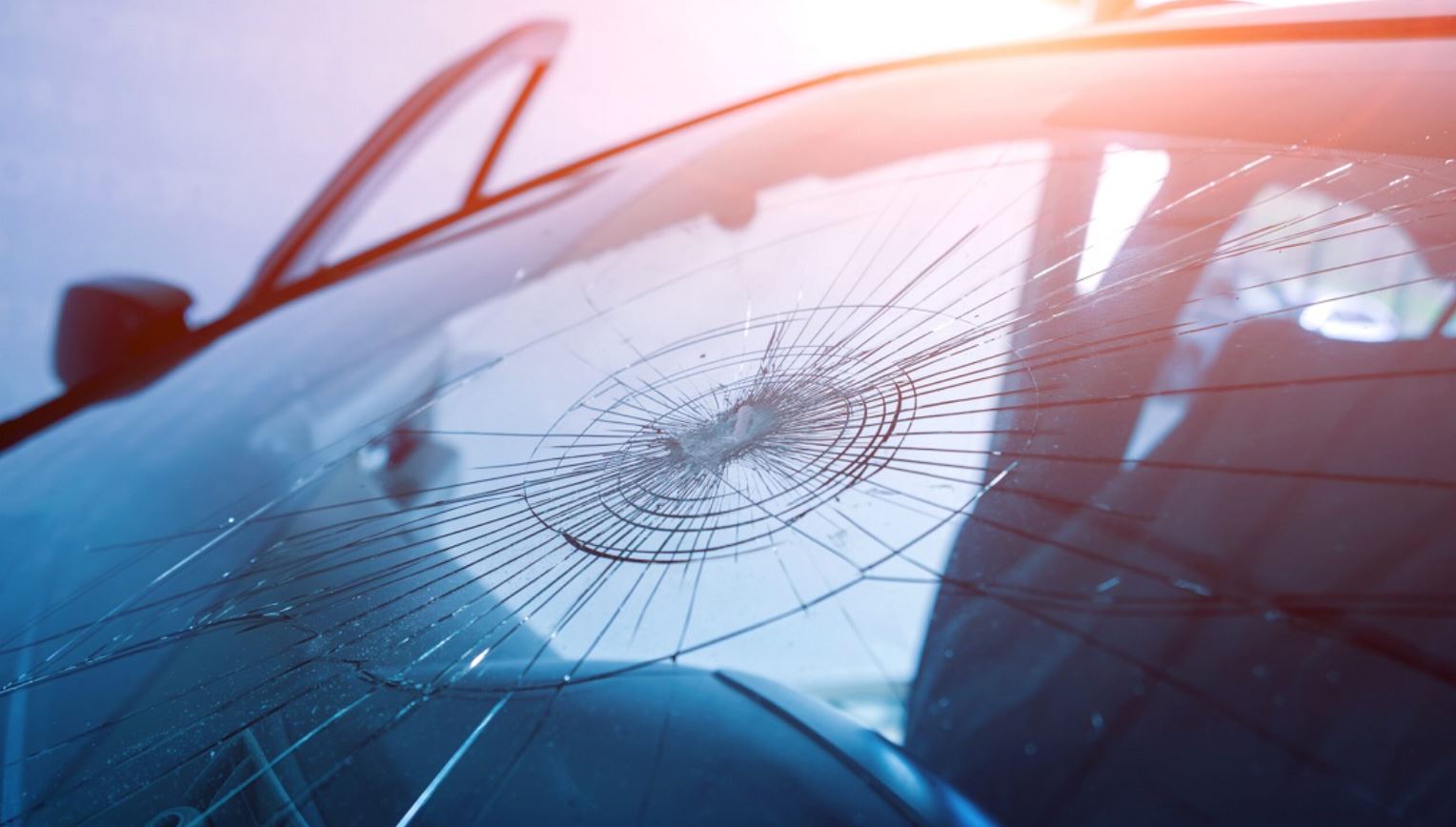 شکستگی شیشه جلو خودرو مشمول بیمه بدنه است؟