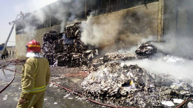 سوله کاغذ خردکنی در خاوران آتش گرفت