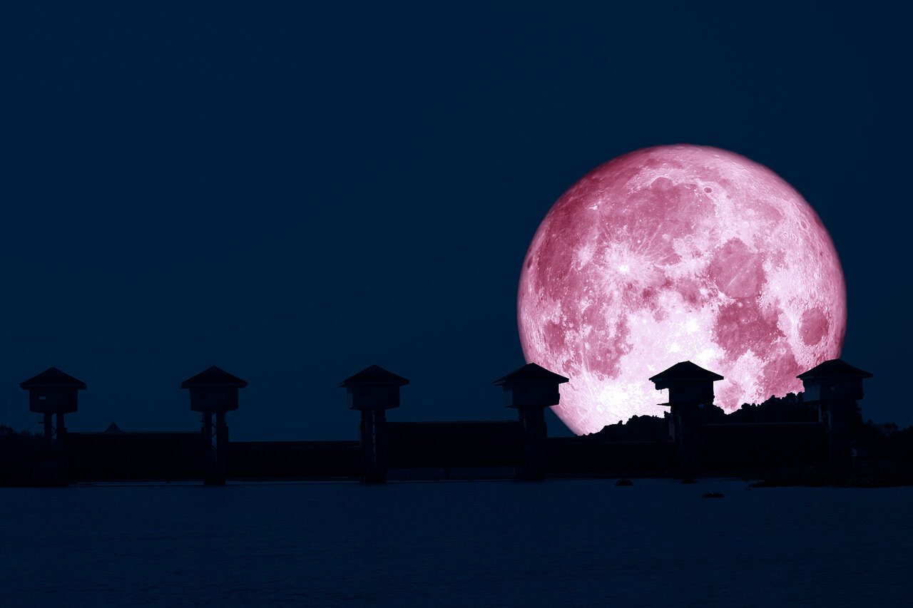 فردا شب به تماشای ماه توت‌فرنگی بنشینید!/ عکس