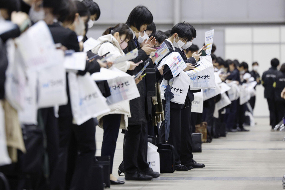کدام مشاغل ژاپن در جذب نیرو پیشتازند؟