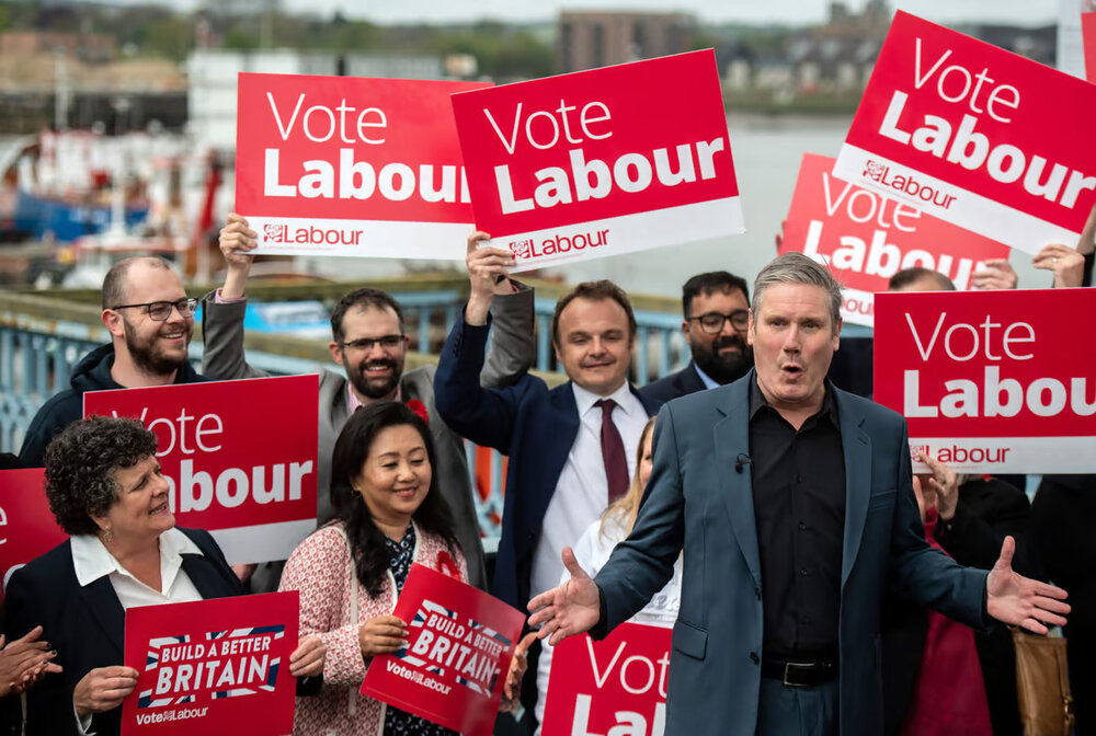 نظرسنجی‌ها از پیروزی تاریخی حزب کارگر در انتخابات انگلیس حکایت دارد